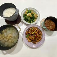 可能是麵、豆腐、粥和火鍋的圖像