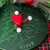可能是顯示的文字是「 ዩች STAUB STAUB III 」的圖像