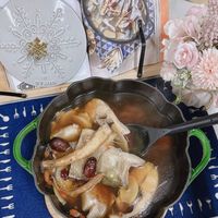 可能是香菇、豆腐、火鍋和文字的圖像