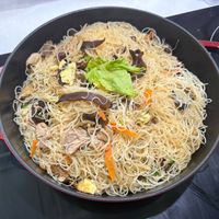 可能是拉麵、炒麵、麵和義大利麵的圖像