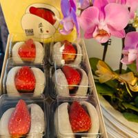 可能是甜點、草莓和文字的圖像