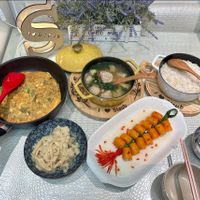 可能是西班牙大鍋飯、豆腐和文字的圖像