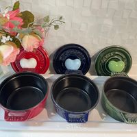 可能是‎顯示的文字是「 ‎שולח STAUB SUVKS‎ 」‎的圖像