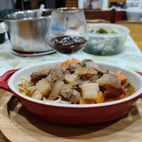 可能是豆腐、燉小牛膝和文字的圖像