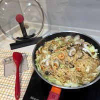 可能是炒麵、拉麵、義大利麵和麵的圖像