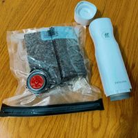 可能是打火機和顯示的文字是「梵 魂 m ZWILLING 」的圖像