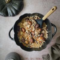 可能是西班牙大鍋飯、炒飯和文字的圖像