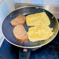 可能是歐姆蛋和文字的圖像