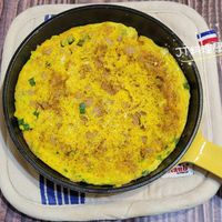 可能是西班牙大鍋飯、牧羊人派、歐姆蛋和文字的圖像