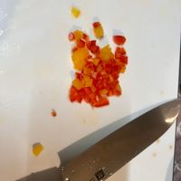 可能是食物和刀的圖像