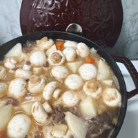 可能是燉小牛膝和火鍋的圖像