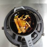 可能是泡茶器和鬆餅機的圖像