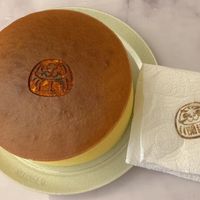 可能是戚風蛋糕、舒芙蕾和文字的圖像