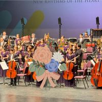 可能是小提琴和顯示的文字是「 NEW RHYTHMS EnCAKT O1 THE ΠΕΑΝΙ 」的圖像