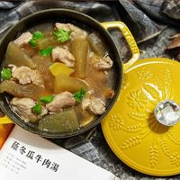 可能是燉小牛膝和文字的圖像
