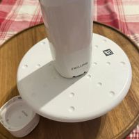 可能是泡茶器和顯示的文字是「萬 ZWILLING ZWILLING 」的圖像