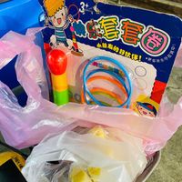 可能是玩具和文字的圖像