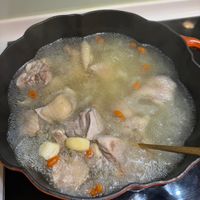 可能是燉小牛膝和粥的圖像