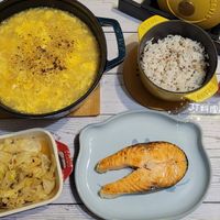 可能是牧羊人派、豆腐、粥和文字的圖像