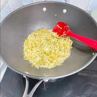 可能是印度香料飯和炒飯的圖像