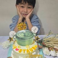 可能是蛋糕和文字的圖像