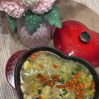 可能是粥、拉麵、火鍋和文字的圖像