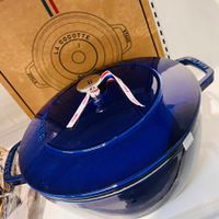 可能是顯示的文字是「 COCOTTE LA a YAUE stami ብደስል Kanb 」的圖像