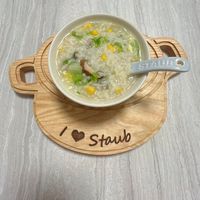 可能是粥和顯示的文字是「 STADE G Stawb 」的圖像