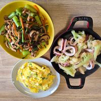可能是歐姆蛋和炒飯的圖像