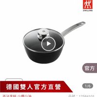 可能是顯示的文字是「 =338新 mo 3o NEW 新品 不沾鍋 餐廚用品： 餐高用品>鍋具>本月主打>雙人牌3折fup 鍋具> 本月主打 雙人牌 雙人牌3折up 3折up ZWILLING 官方 德國雙人官方直營 1/6 品號：12584101 品號： 不沾烹飪 不沾烹飪少煙少油 少煙少油 速達 &道ZWILLING德國雙人Enjoy不沾鍋菌用湯鍋 Enjoy ZWILLING 德國雙人 人Enjoy不沾鍋萬用湯鍋 20cm附玻璃蓋(德國雙 20cm 20cm附玻璃盖（德國雙　牌集團官方直營) 附玻璃蓋 德國雙 牌集團官方直營） $2,296 限時折後價 總銷量>3,000 $2，296　眼時折後價總銷量，,000 3,000 $3,280促銷價 $3,280 促銷價」的圖像