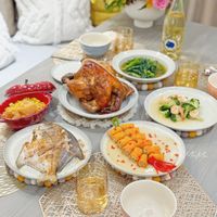 可能是炒麵、半圓形餡餅和文字的圖像