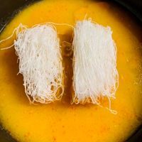 可能是炒麵、拉麵、豆腐和麵的圖像