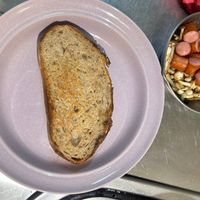 可能是黑麥麵包的圖像