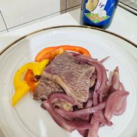 可能是肉排和文字的圖像