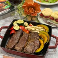 可能是肉排和顯示的文字是「 สกง 」的圖像