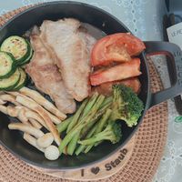 可能是‎顯示的文字是「 ‎LEPETIT COCHONNET עעסטי MERLOT leco 700 1机 Staub‎ 」‎的圖像