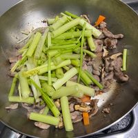 可能是燉小牛膝的圖像