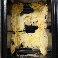 可能是鬆餅機和脆皮奶酥蛋糕的圖像