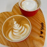 可能是咖啡杯、紅心和咖啡的圖像