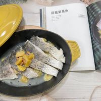 可能是鯷魚和文字的圖像