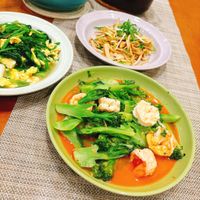 可能是麵、豆腐和炒麵的圖像