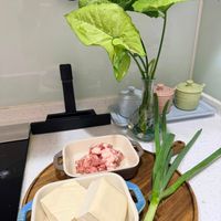 可能是豆腐和顯示的文字是「 STAUD STAUD STAUB STAUB 」的圖像