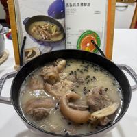 可能是豆腐、粥、燉小牛膝和文字的圖像