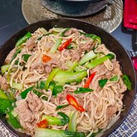 可能是麵、火鍋、拉麵和炒麵的圖像