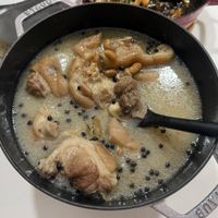 可能是燉小牛膝和粥的圖像