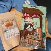 可能是香菇、茶、木湯匙、燕麥餅乾和文字的圖像
