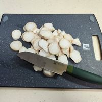 可能是刀和馬勃菇的圖像