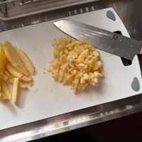 可能是食物和刀的圖像