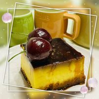 可能是櫻桃、舒芙蕾、蛋糕和文字的圖像