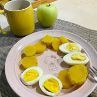可能是蘋果、蛋黃和水波蛋的圖像